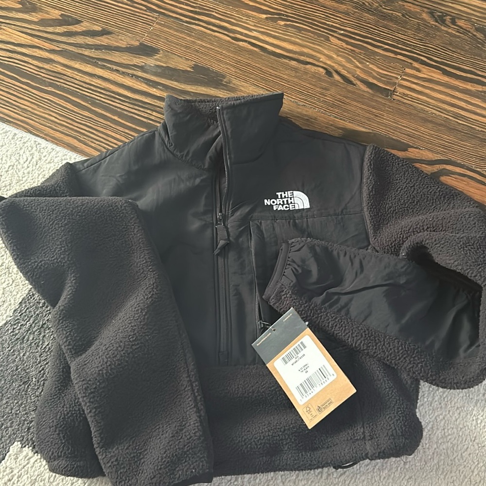 BRAND NEW WOMENS NORTH FACE CROP FLEECE